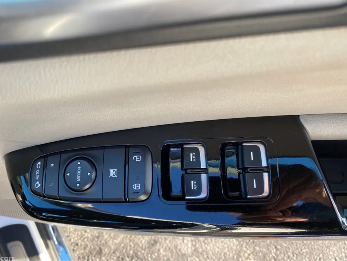Kia Sportage MPV, Diesel Hybrid, 2021, White