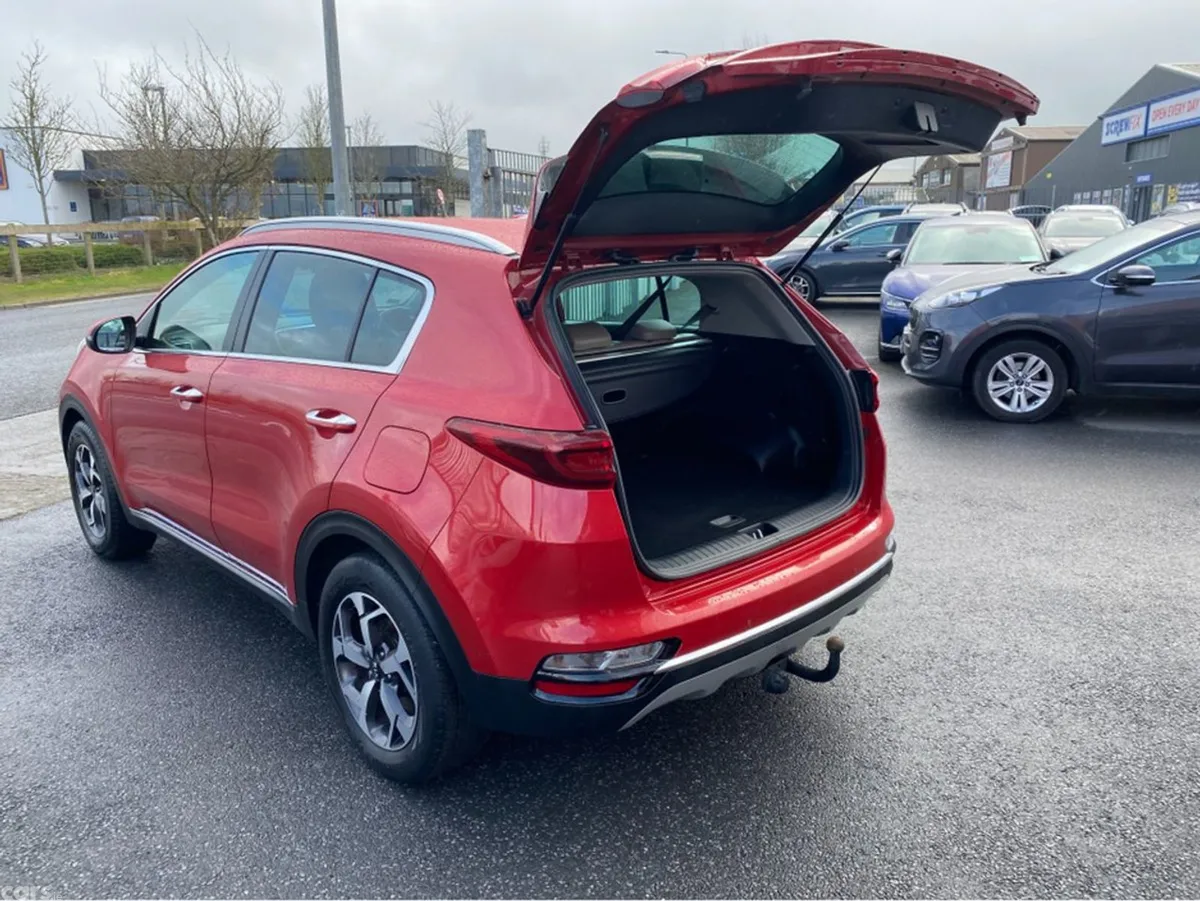 Kia Sportage MPV, Diesel, 2021, Red