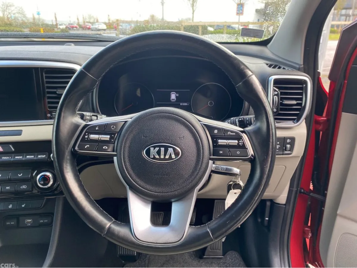 Kia Sportage MPV, Diesel, 2021, Red