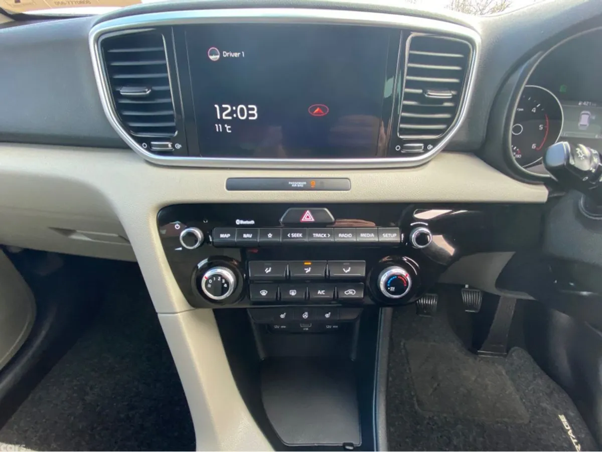 Kia Sportage MPV, Diesel, 2021, Red
