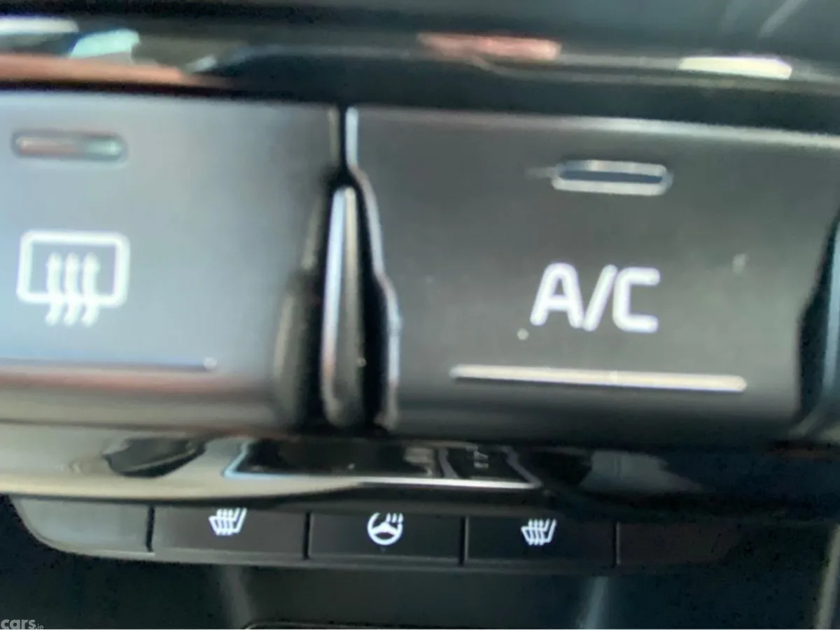 Kia Sportage MPV, Diesel, 2021, Red