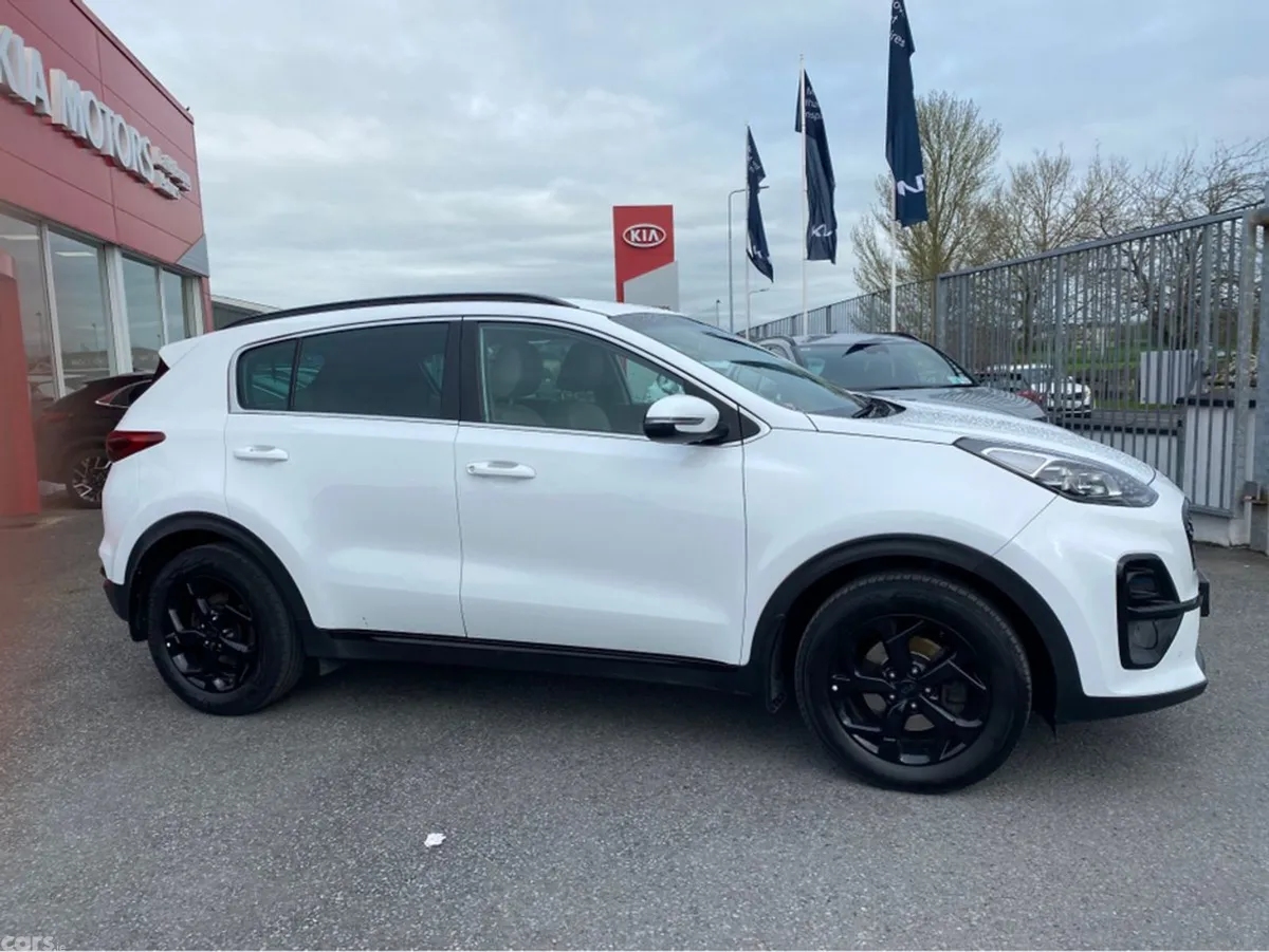 Kia Sportage MPV, Diesel, 2021, White
