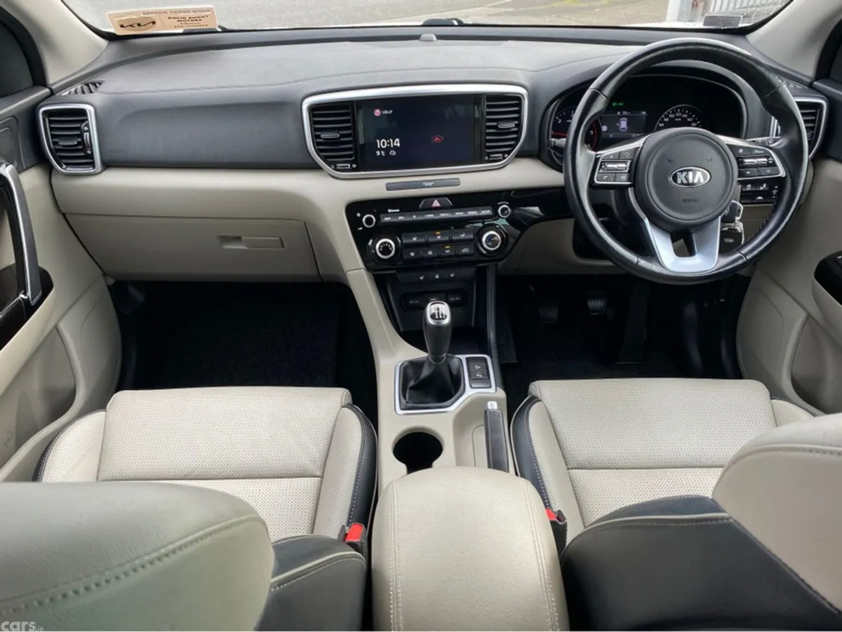 Kia Sportage MPV, Diesel, 2021, White
