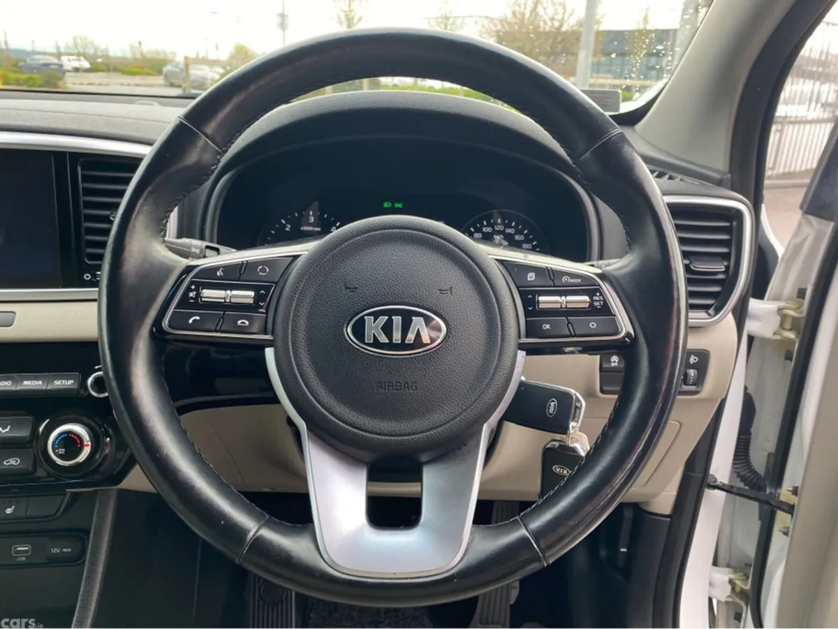 Kia Sportage MPV, Diesel, 2021, White