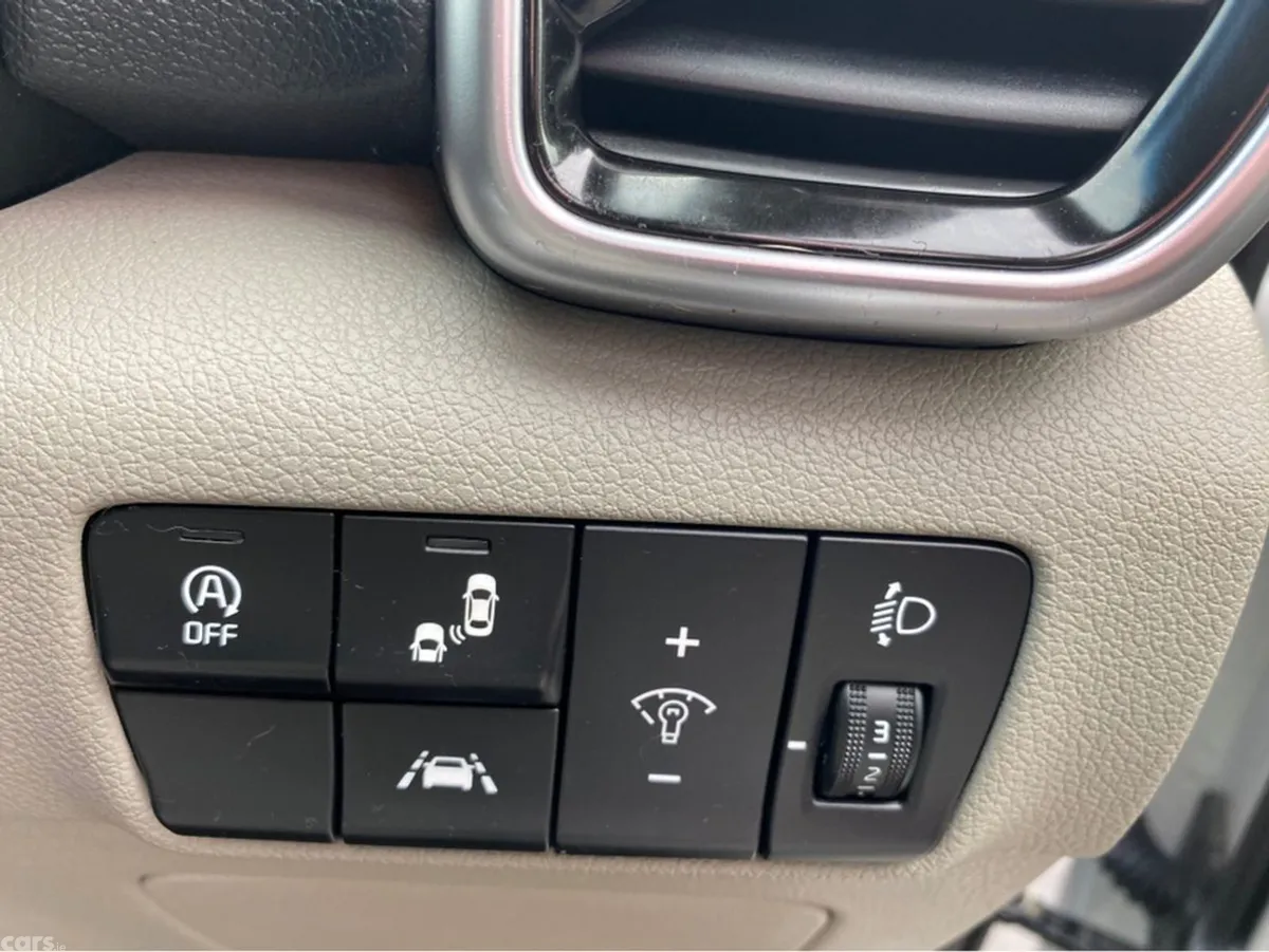 Kia Sportage MPV, Diesel, 2021, White