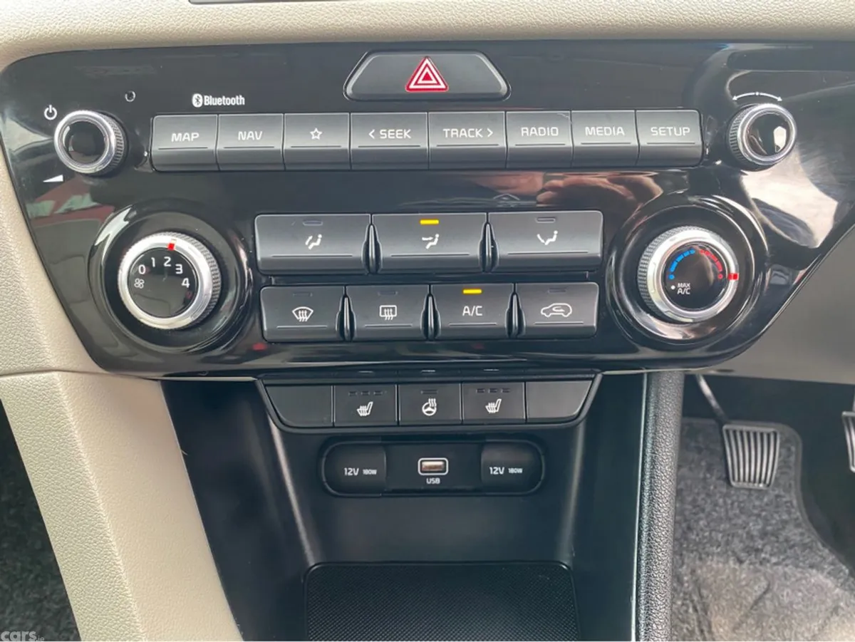 Kia Sportage MPV, Diesel, 2021, White