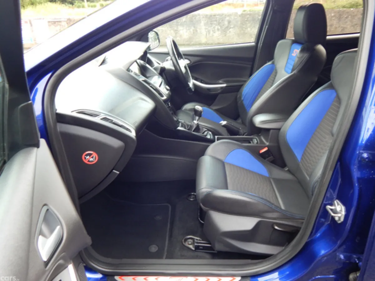 Ford Focus Hatchback, Diesel, 2015, Blue