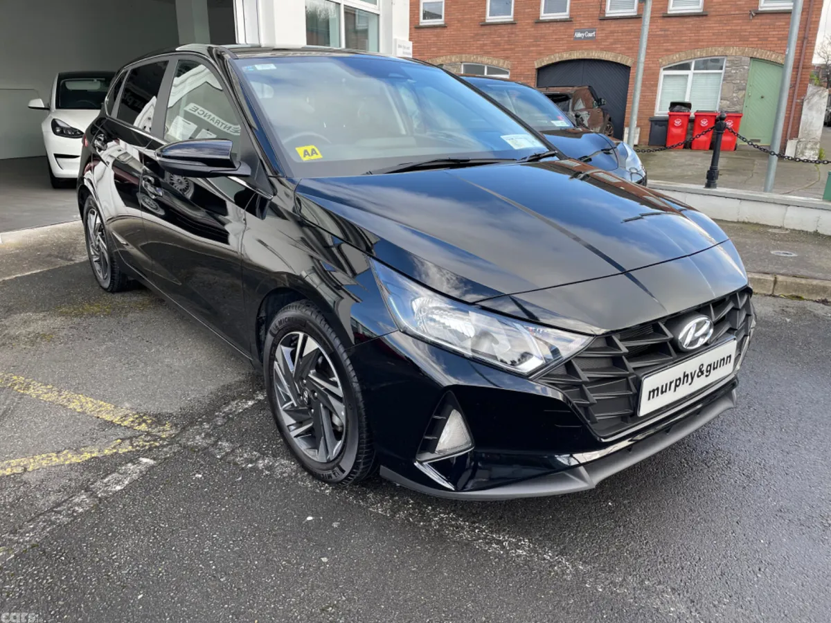 Hyundai i20 Hatchback, Petrol, 2023, Black