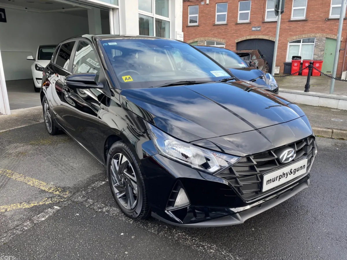 Hyundai i20 Hatchback, Petrol, 2023, Black