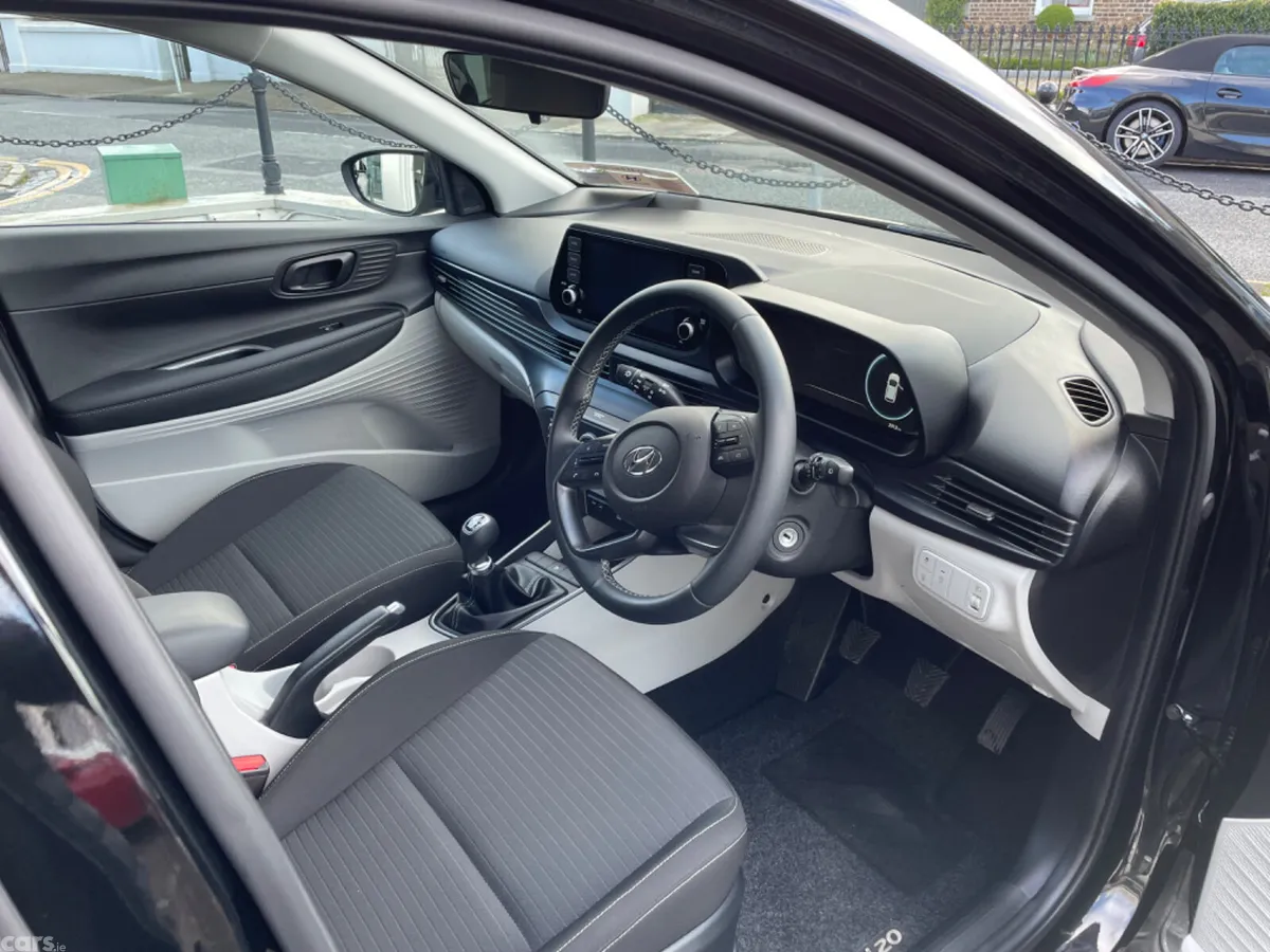Hyundai i20 Hatchback, Petrol, 2023, Black