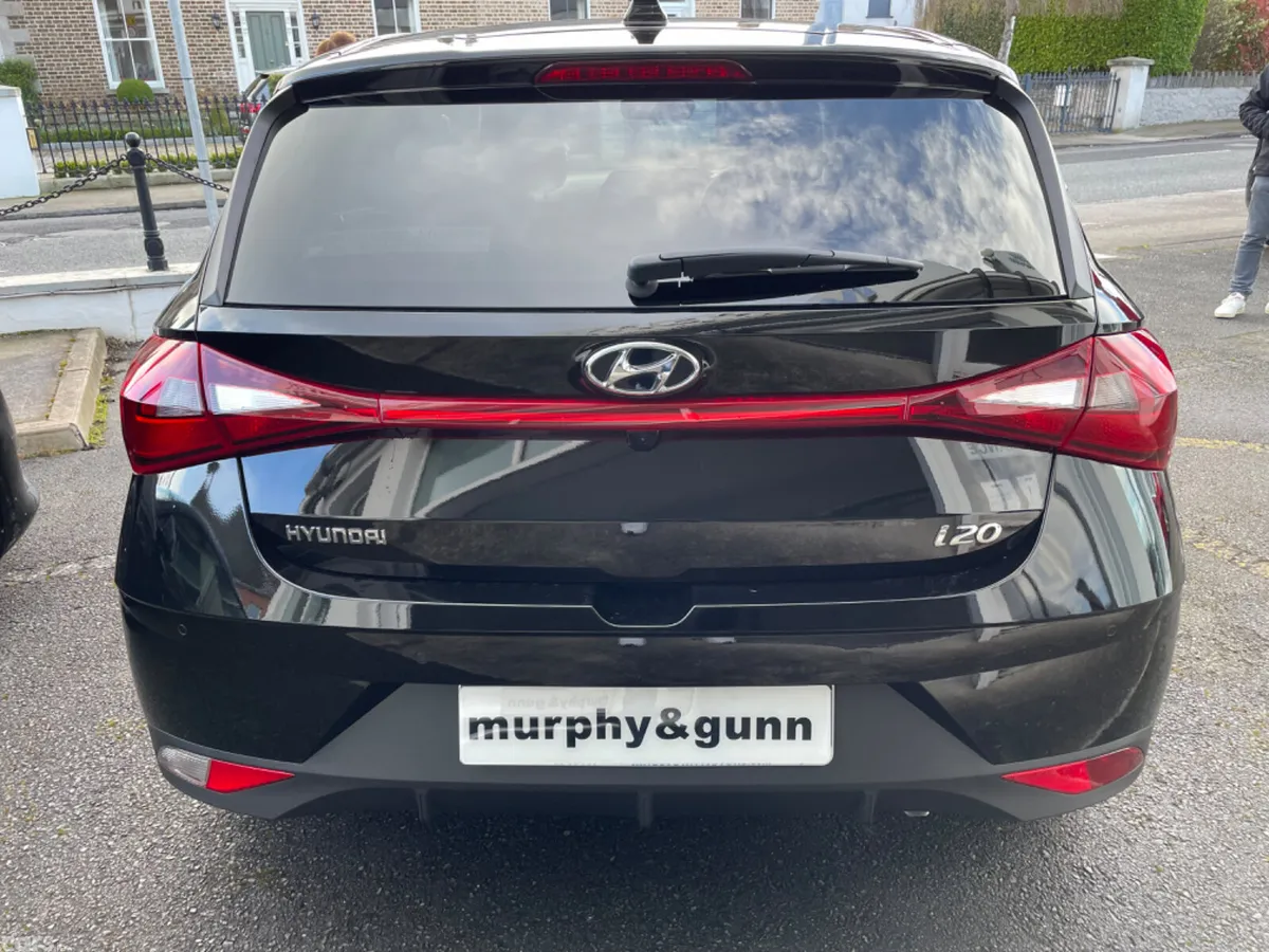 Hyundai i20 Hatchback, Petrol, 2023, Black