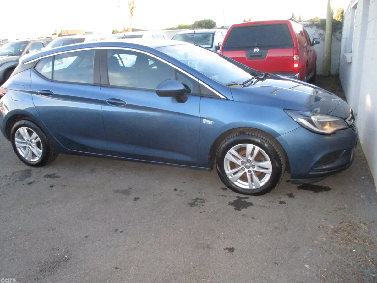 Vauxhall Astra Hatchback, Petrol, 2017, Blue