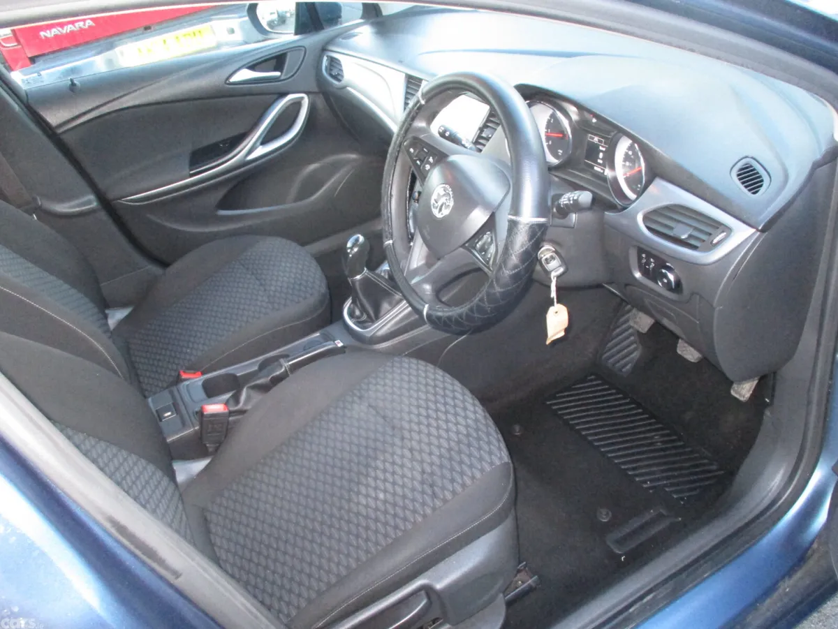 Vauxhall Astra Hatchback, Petrol, 2017, Blue