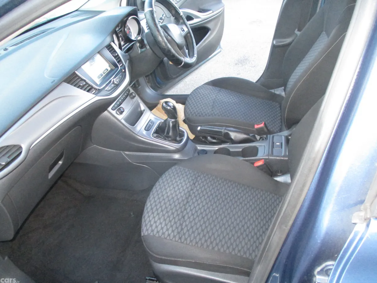 Vauxhall Astra Hatchback, Petrol, 2017, Blue