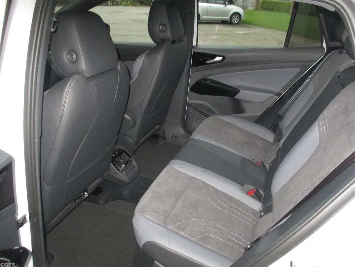 Volkswagen ID.4 Estate, Electric, 2026, White