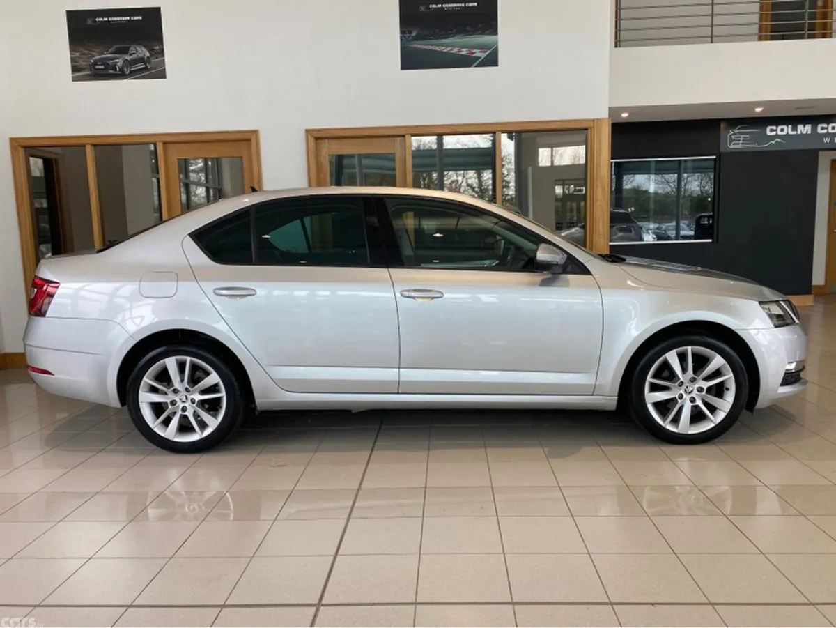 Skoda Octavia Saloon, Diesel, 2020, Grey