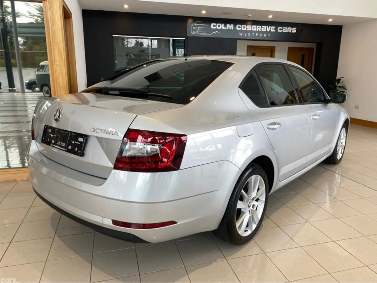 Skoda Octavia Saloon, Diesel, 2020, Grey