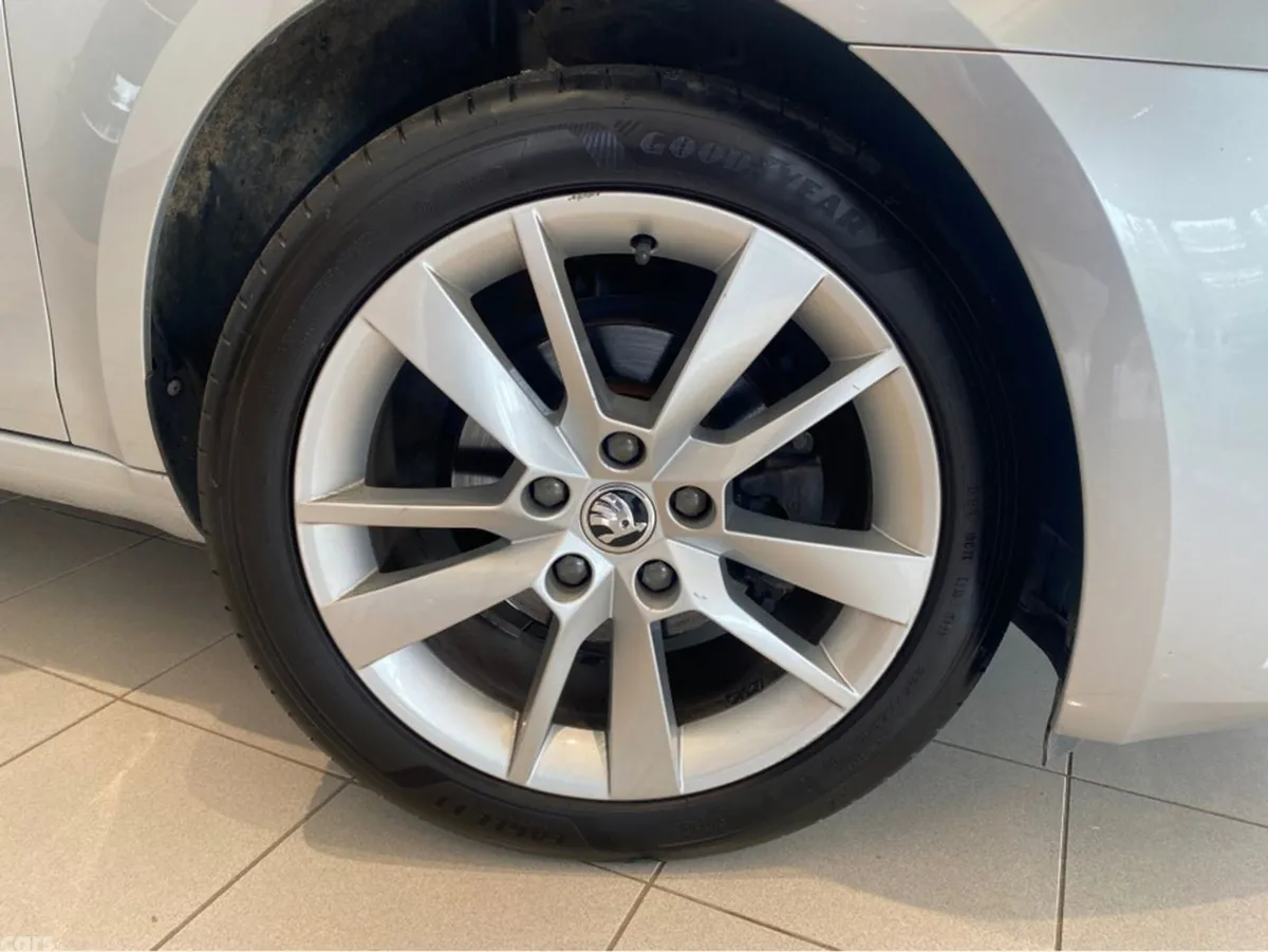 Skoda Octavia Saloon, Diesel, 2020, Grey