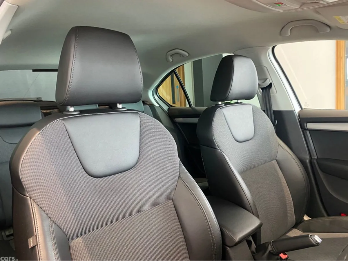 Skoda Octavia Saloon, Diesel, 2020, Grey