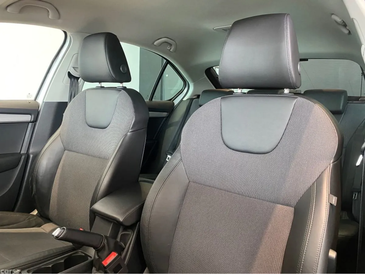 Skoda Octavia Saloon, Diesel, 2020, Grey