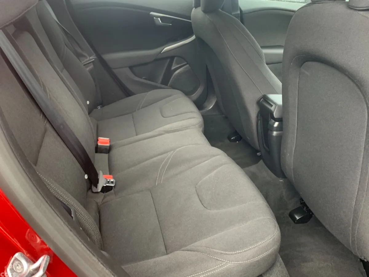 Volvo V40 Hatchback, Diesel, 2014, Red