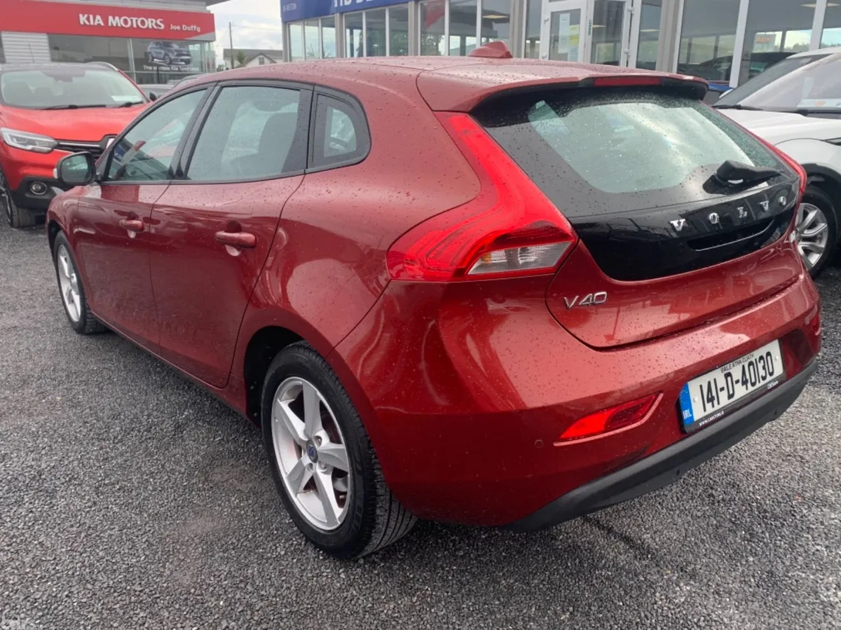 Volvo V40 Hatchback, Diesel, 2014, Red