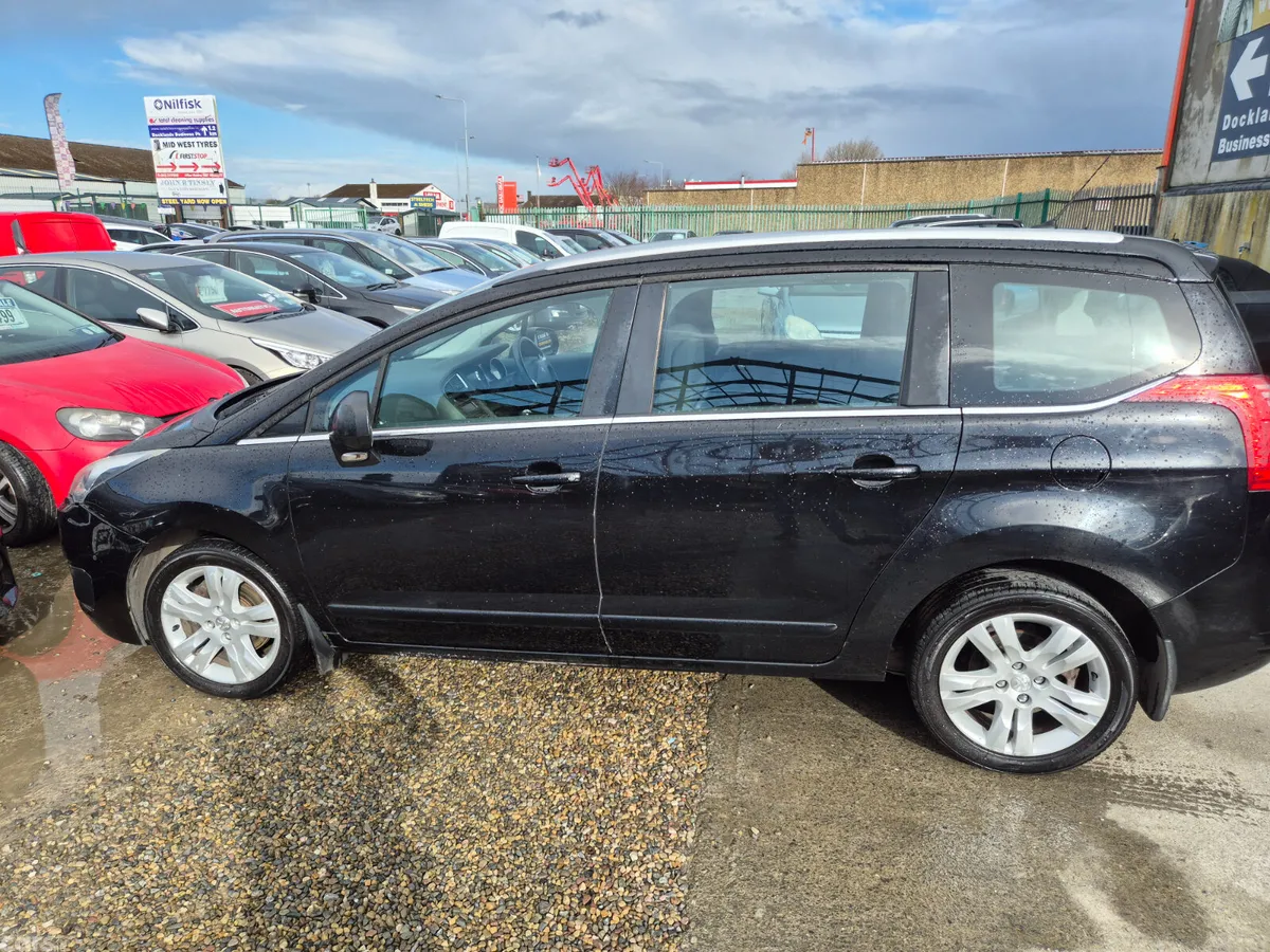 Peugeot 5008 MPV, Diesel, 2015, Black