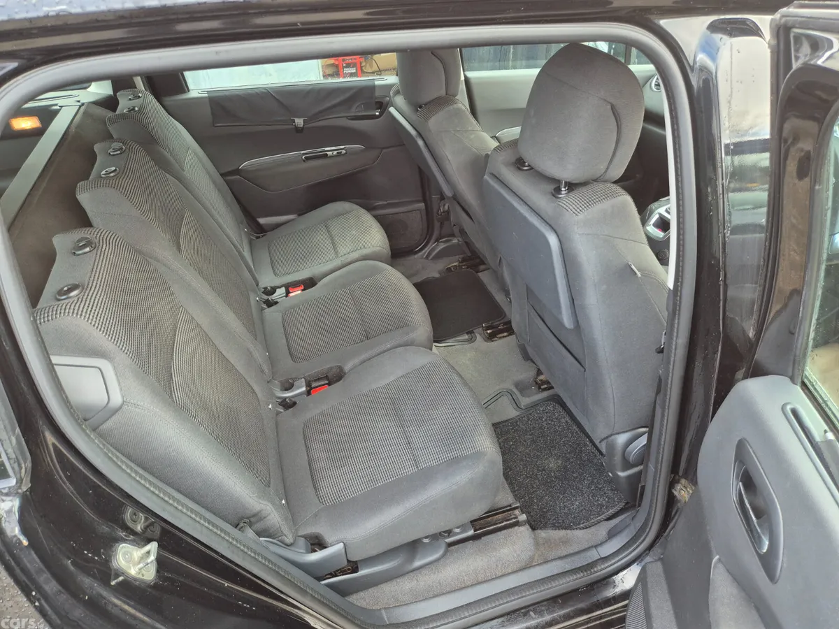 Peugeot 5008 MPV, Diesel, 2015, Black