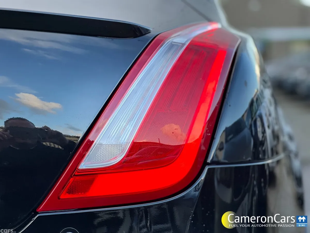 Jaguar XJ Saloon, Diesel, 2015, Black