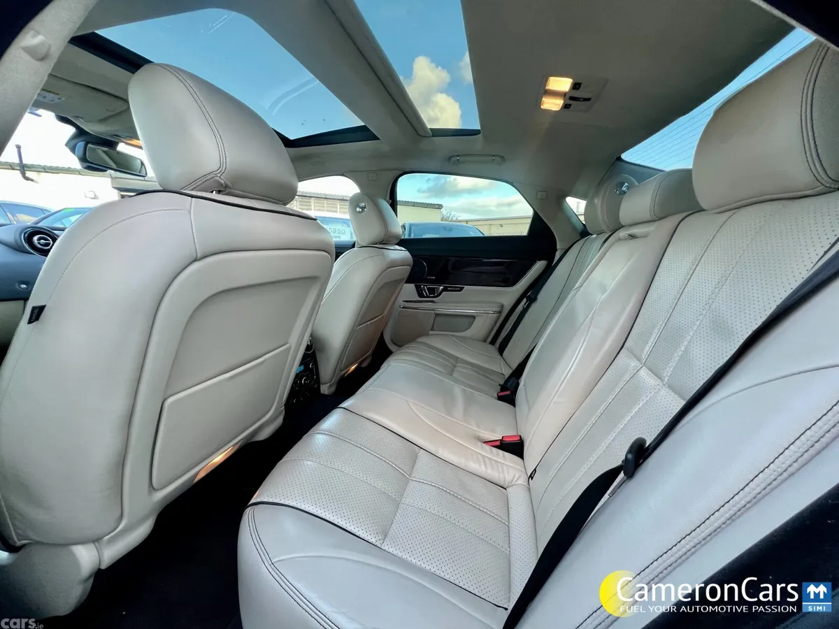 Jaguar XJ Saloon, Diesel, 2015, Black