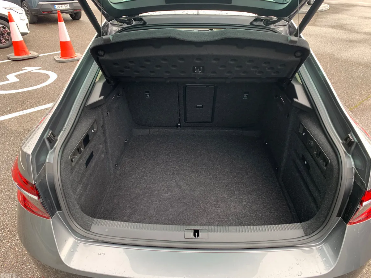 Skoda Superb Saloon, Diesel, 2023, Grey