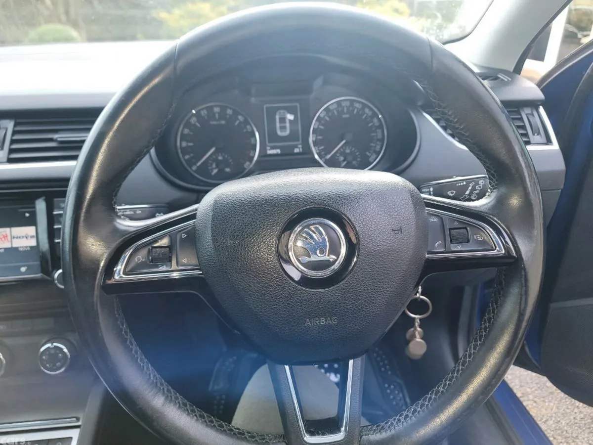 Skoda Octavia Saloon, Diesel, 2015, Blue