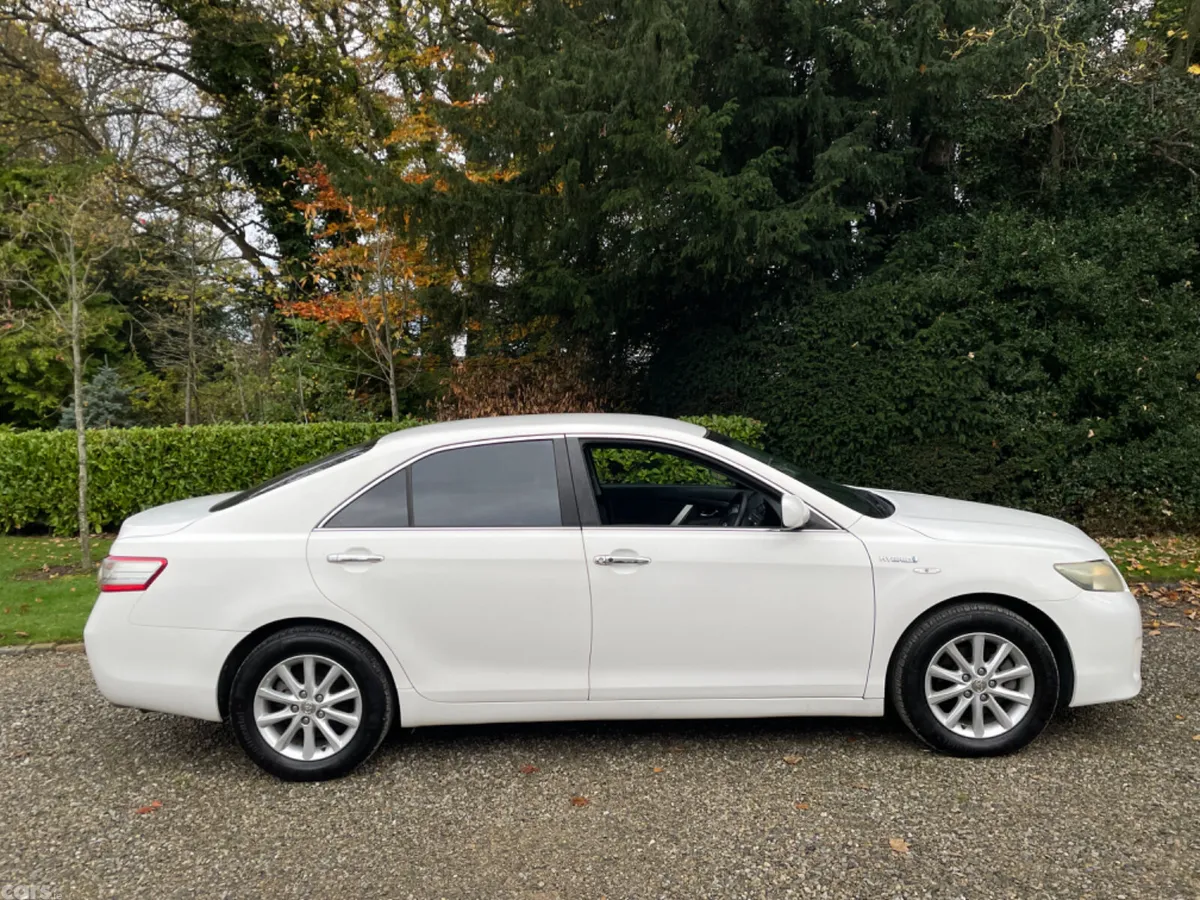 Toyota Camry Saloon, Petrol Hybrid, 2010, White