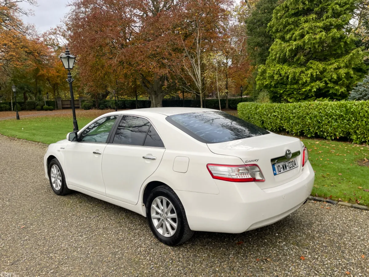 Toyota Camry Saloon, Petrol Hybrid, 2010, White