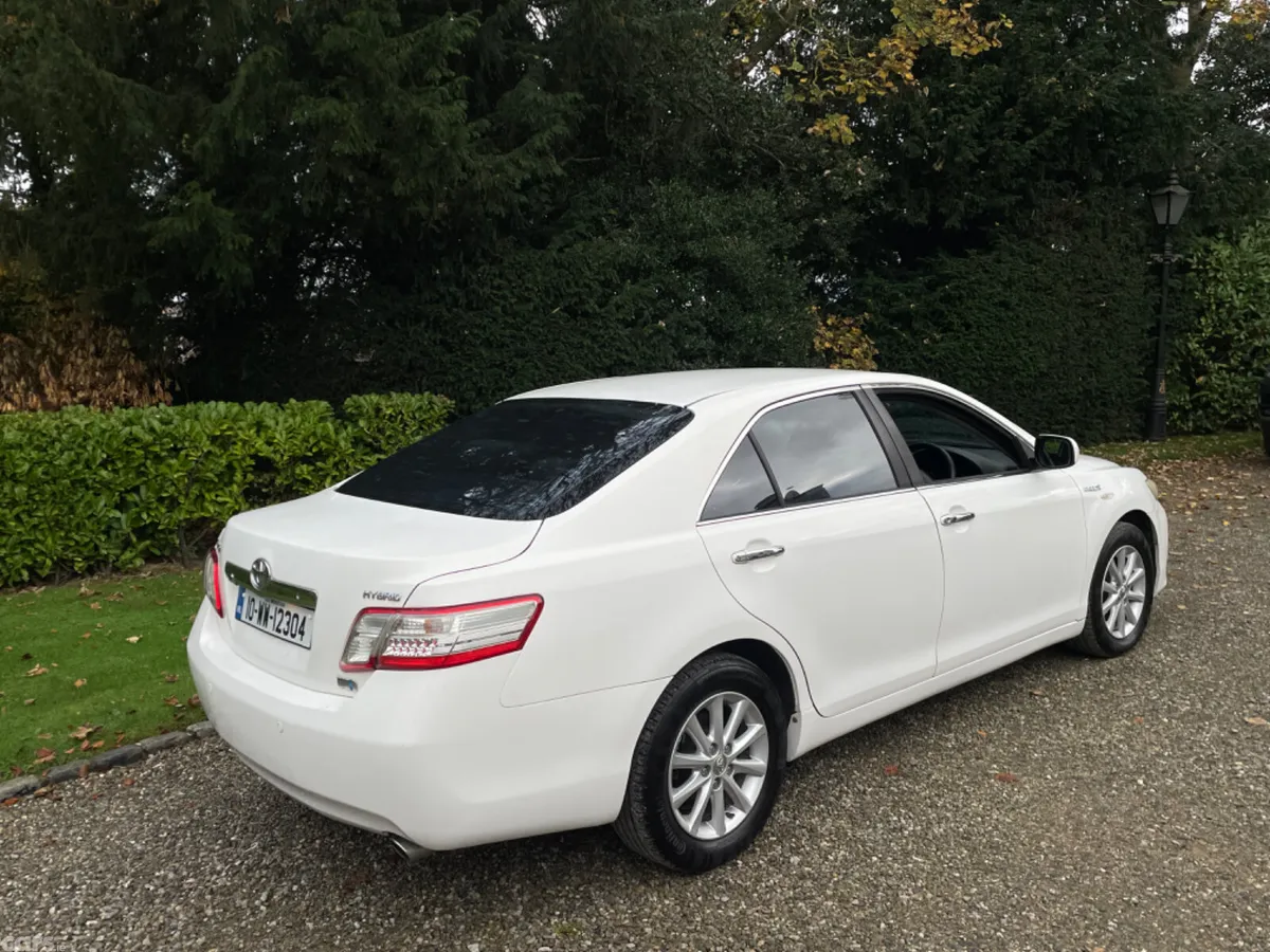 Toyota Camry Saloon, Petrol Hybrid, 2010, White