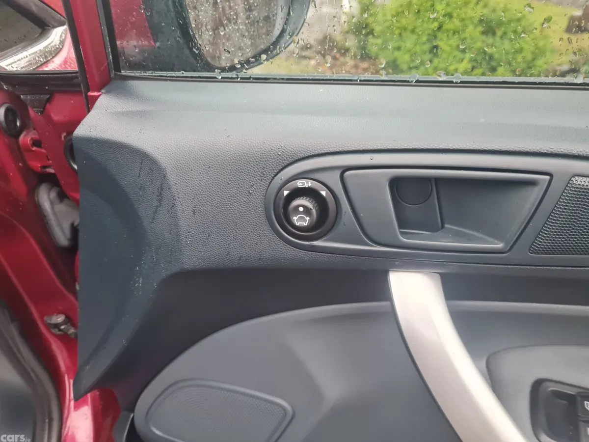 Ford Fiesta Hatchback, Petrol, 2011, Red