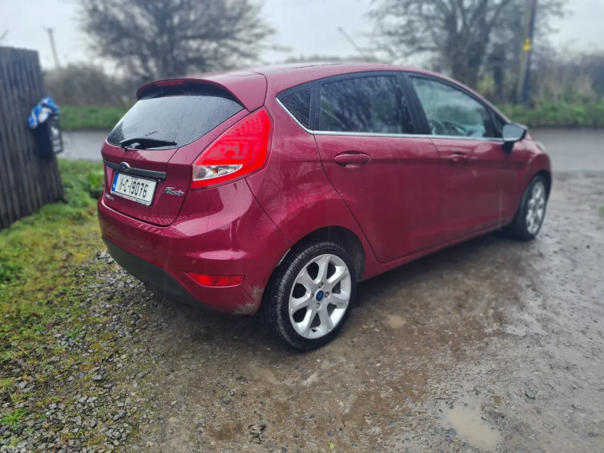 Ford Fiesta Hatchback, Petrol, 2011, Red