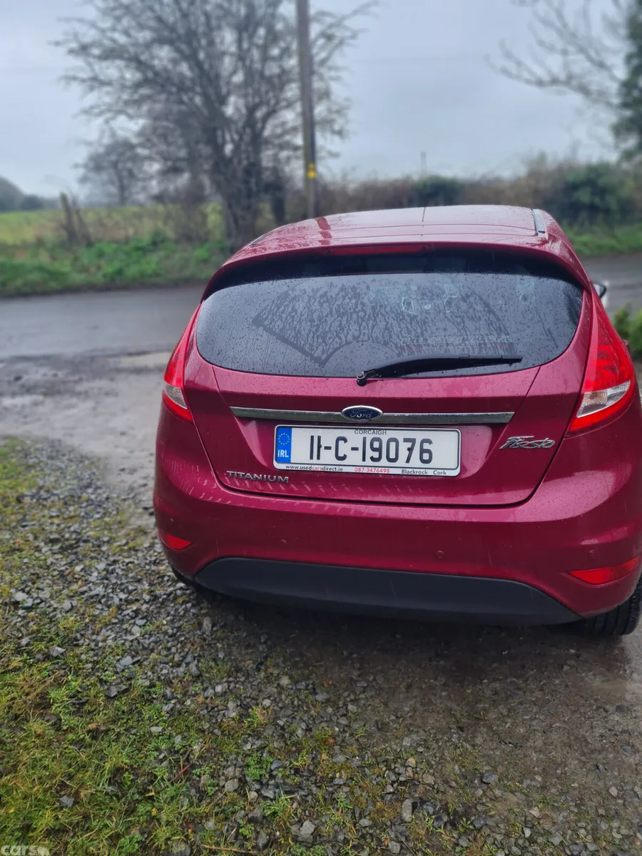 Ford Fiesta Hatchback, Petrol, 2011, Red