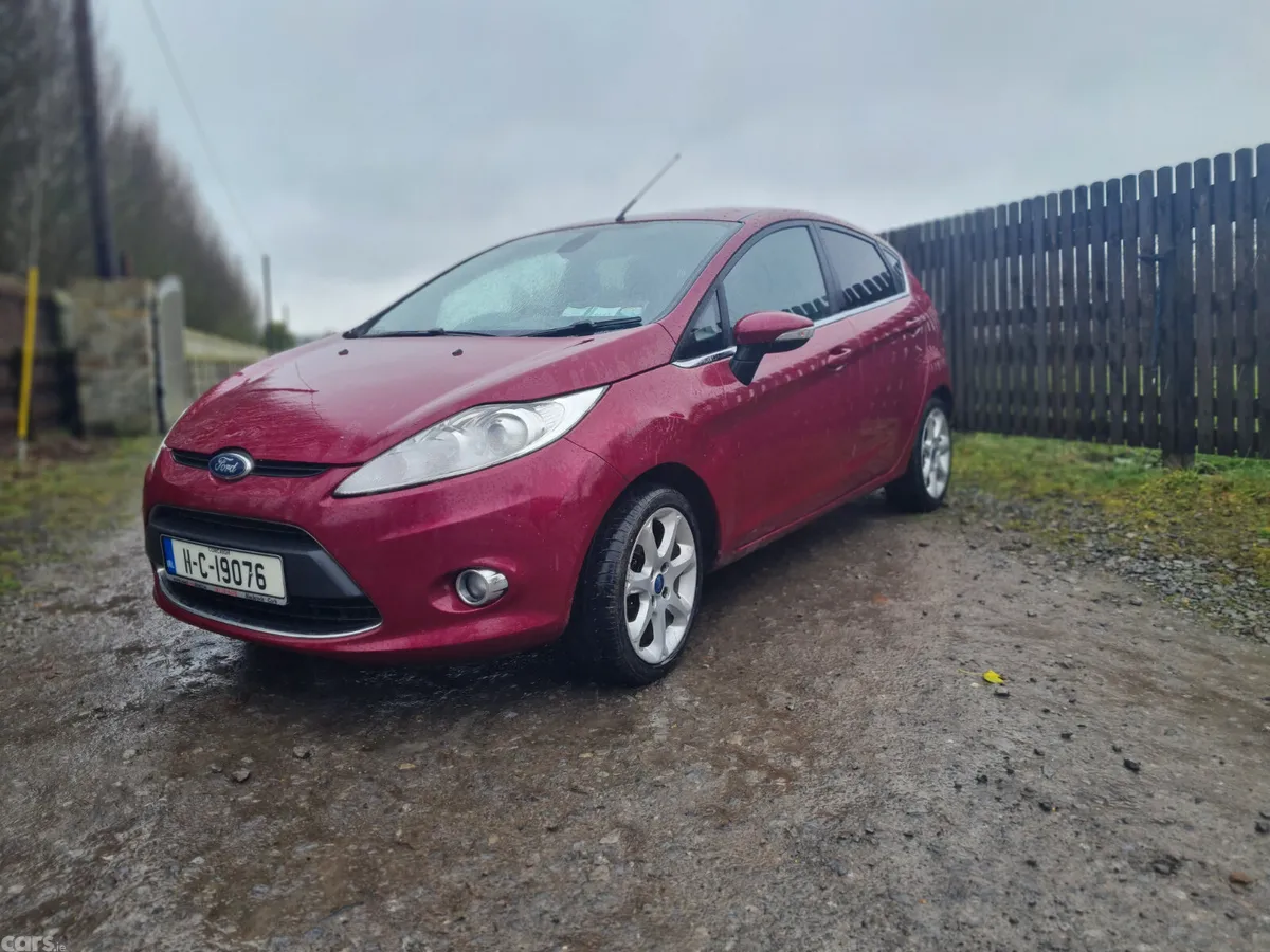 Ford Fiesta Hatchback, Petrol, 2011, Red