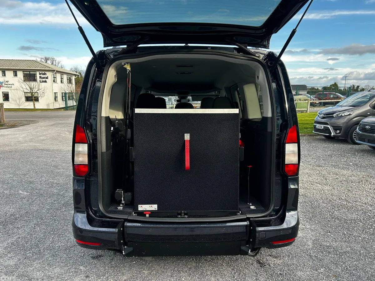 Ford Tourneo Connect MPV, Diesel, 2027, Blue