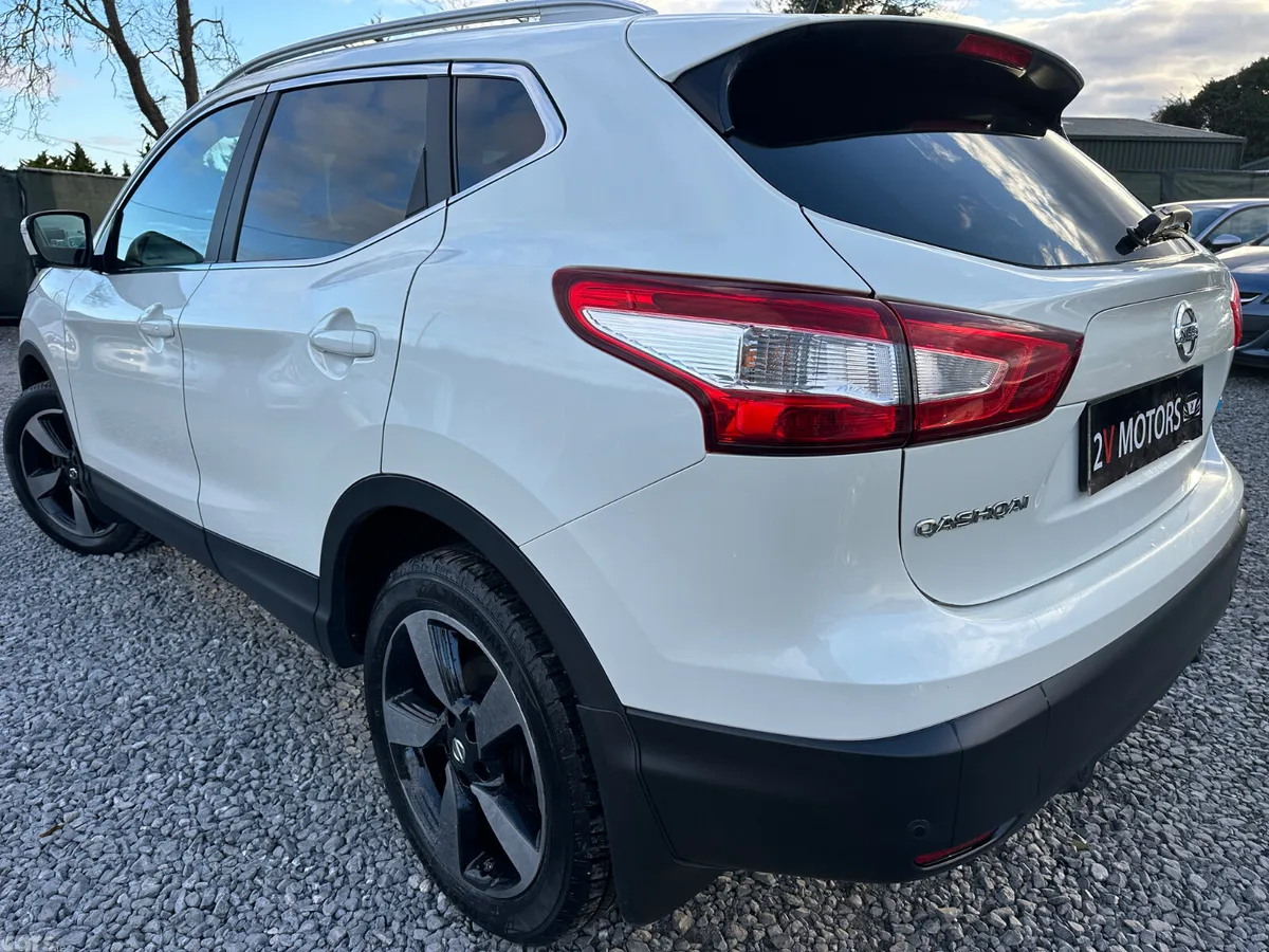 Nissan Qashqai Hatchback, Diesel, 2016, White