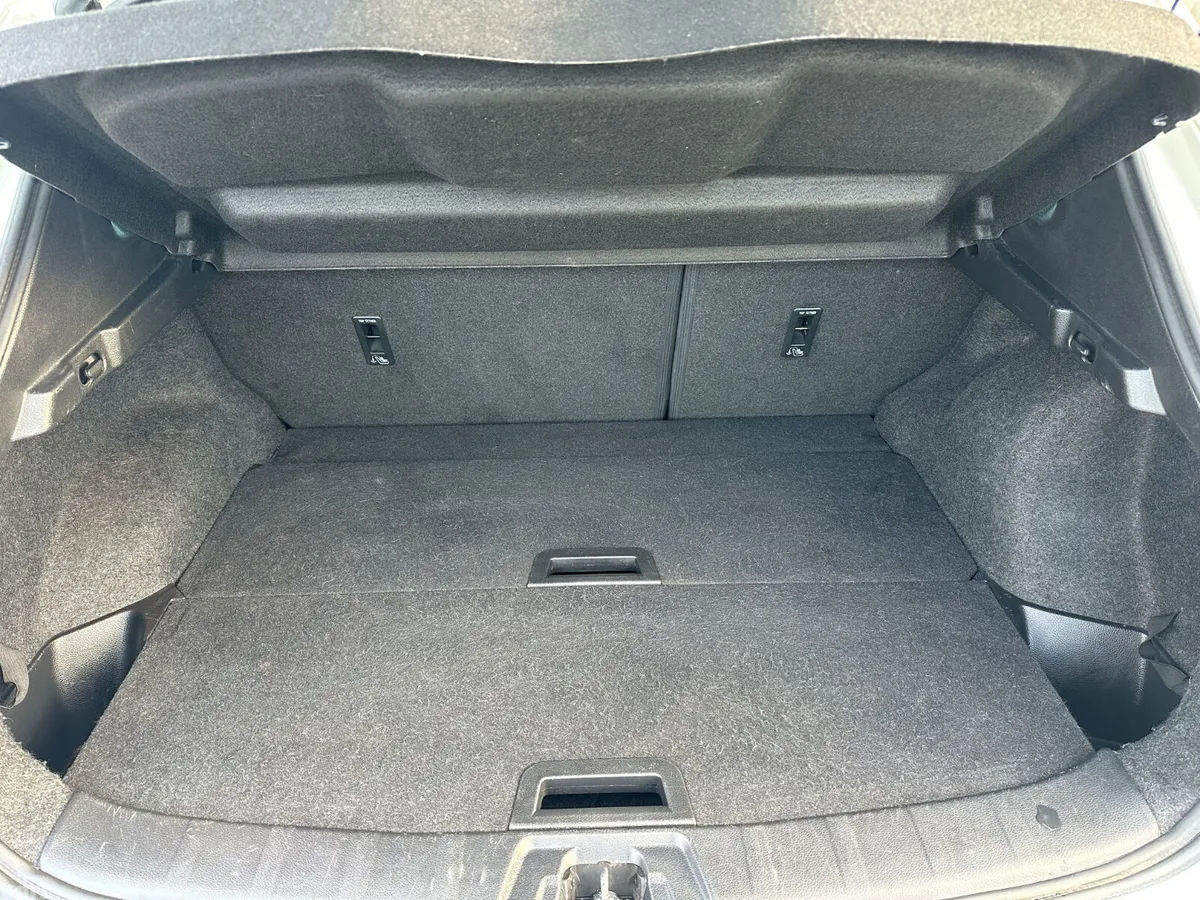 Nissan Qashqai Hatchback, Diesel, 2016, White