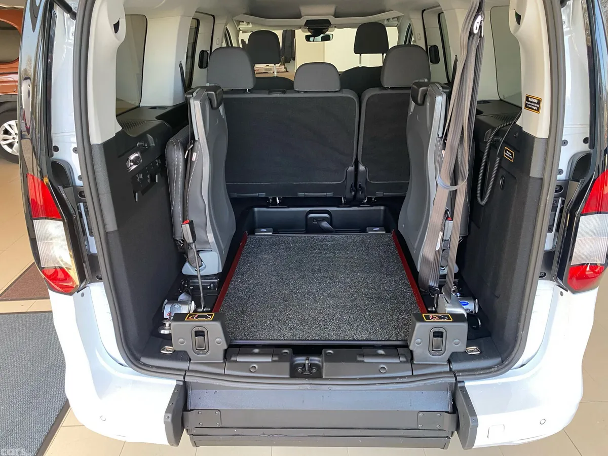 Ford Tourneo Connect MPV, Diesel, 2026, White