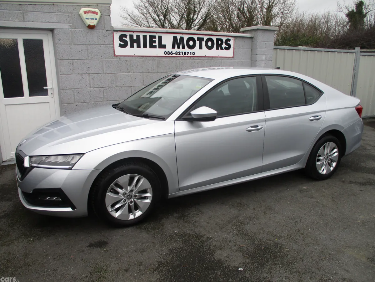 Skoda Octavia Hatchback, Petrol, 2022, Silver