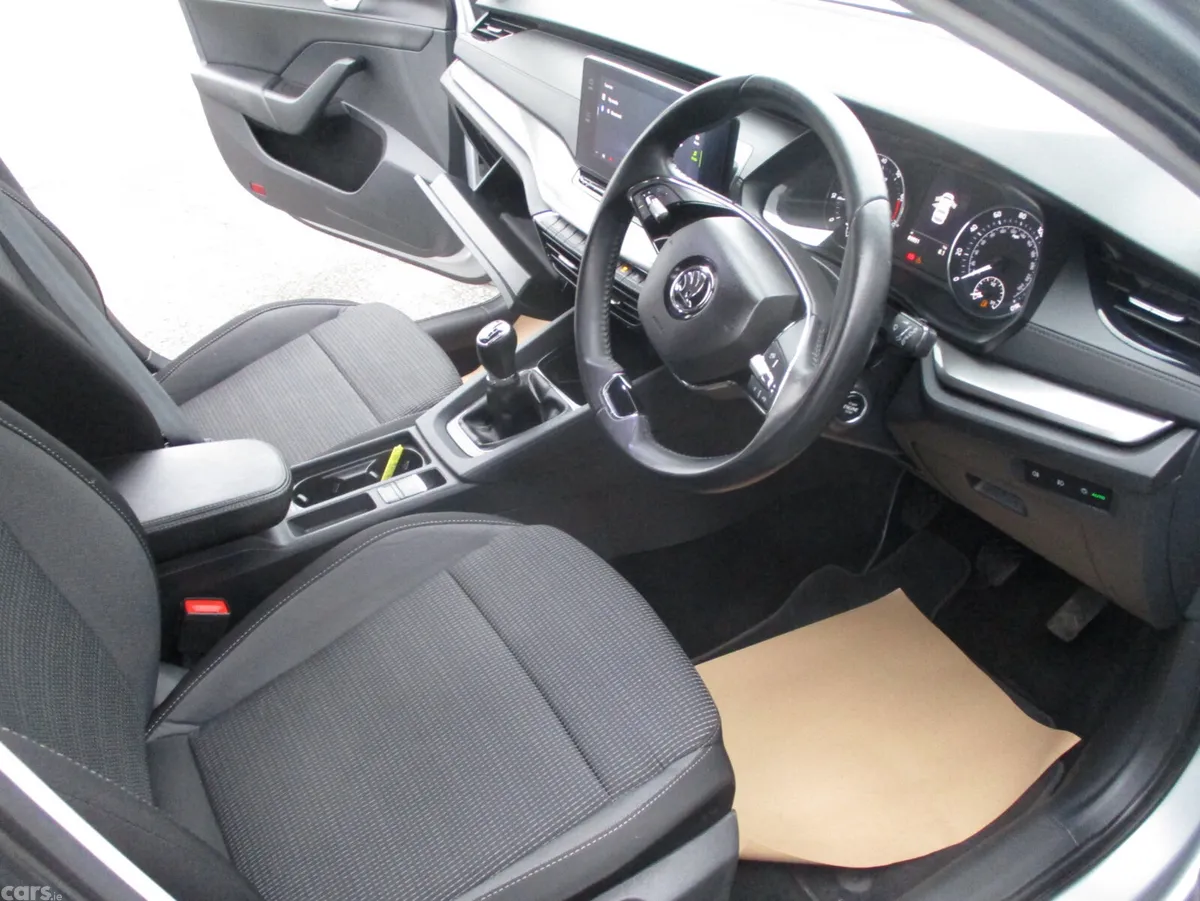 Skoda Octavia Hatchback, Petrol, 2022, Silver