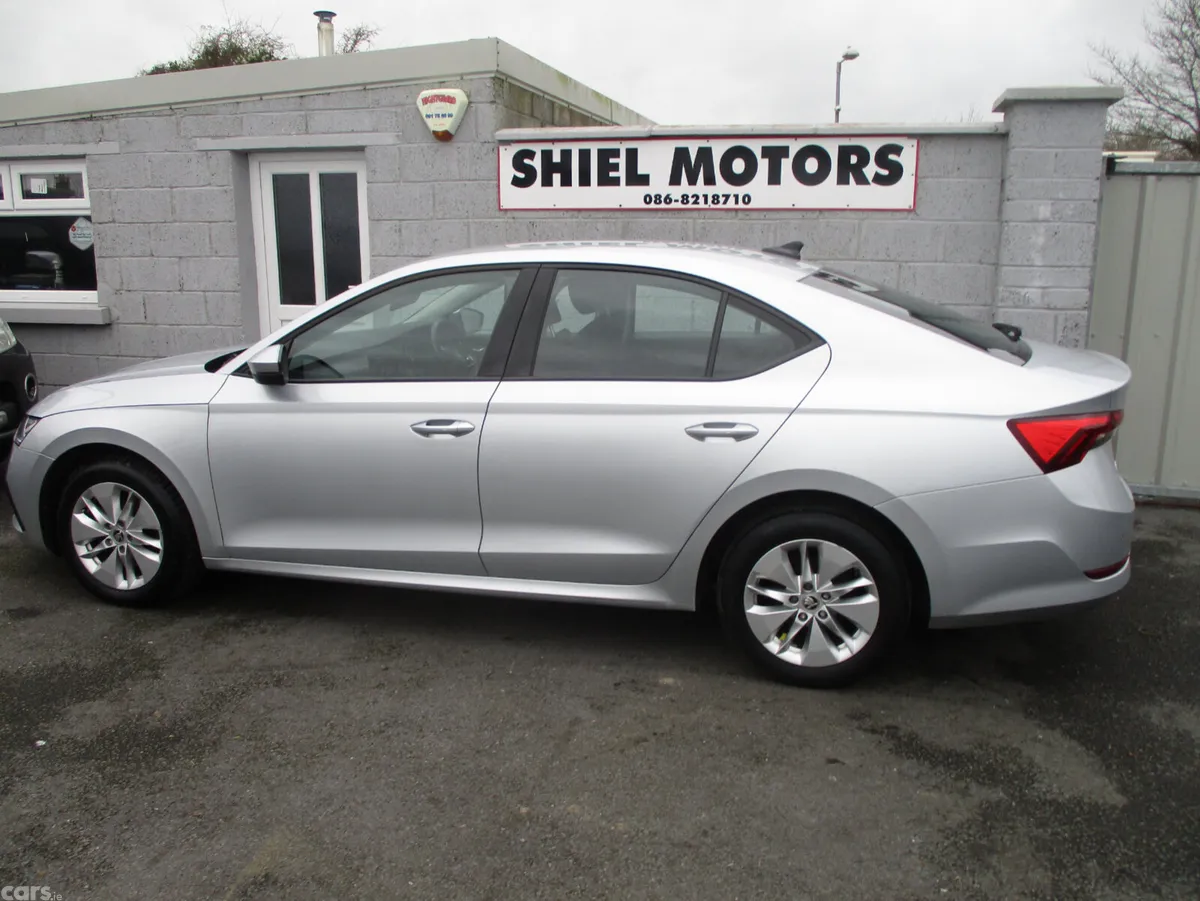 Skoda Octavia Hatchback, Petrol, 2022, Silver