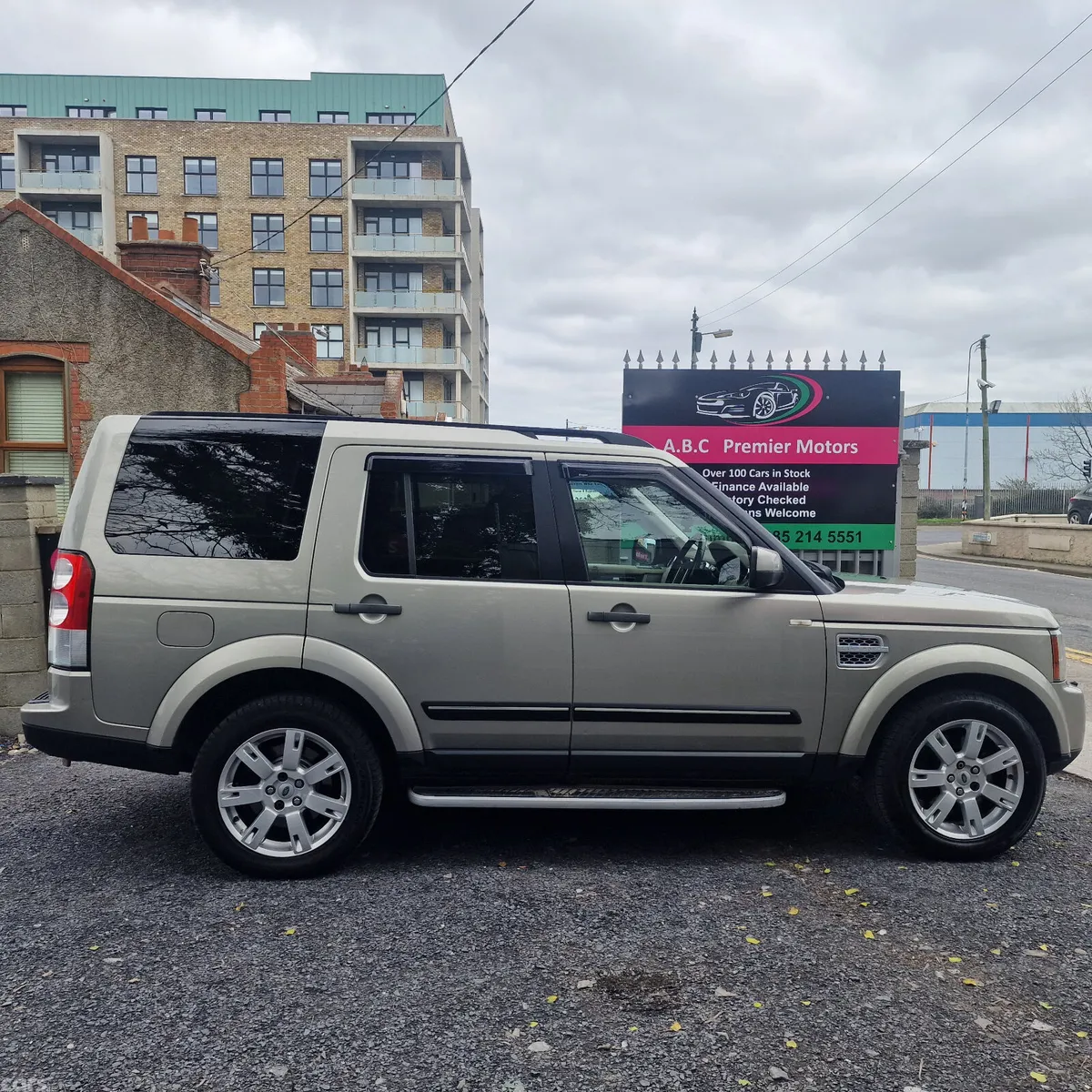 Land Rover Discovery SUV, Diesel, 2012, Gold
