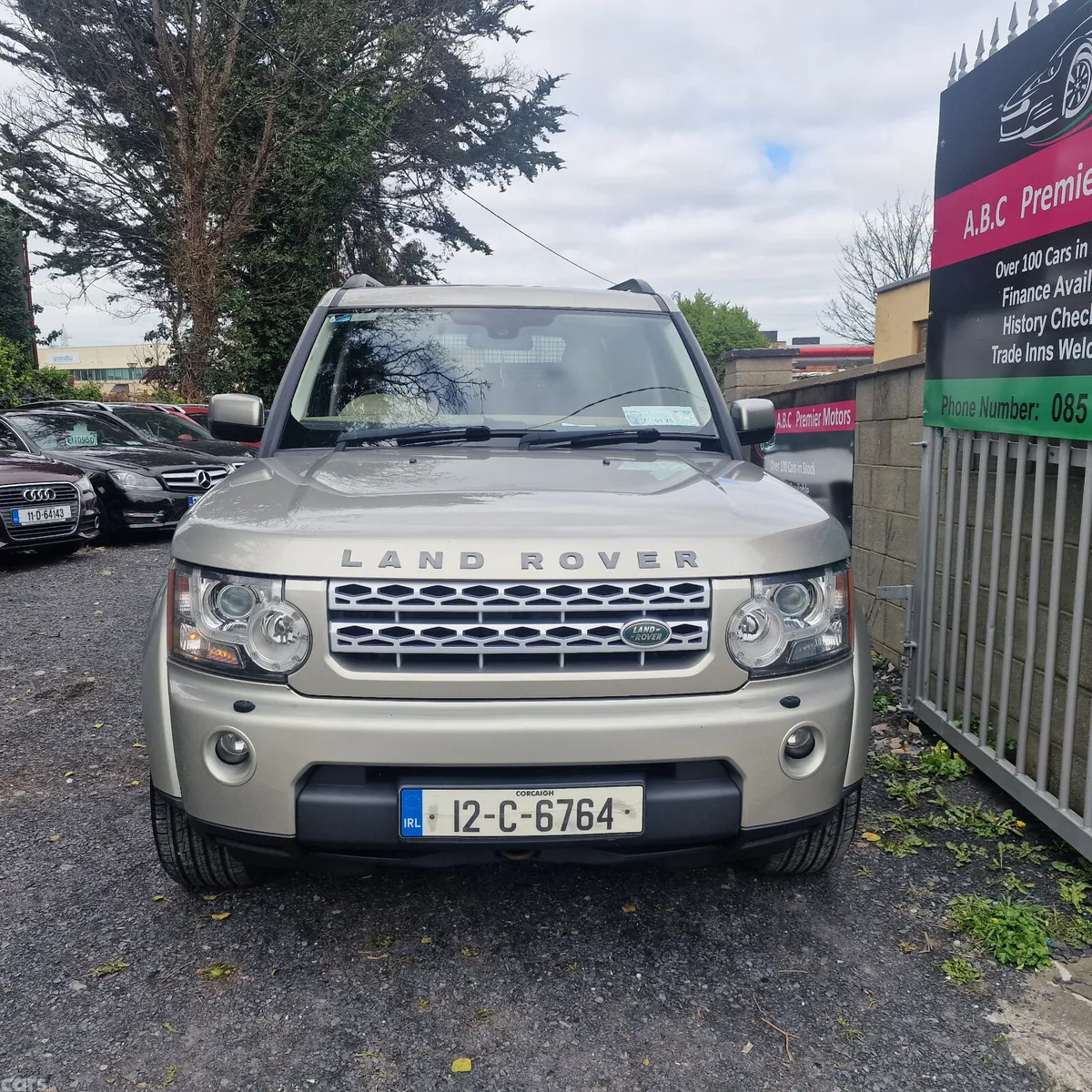 Land Rover Discovery SUV, Diesel, 2012, Gold