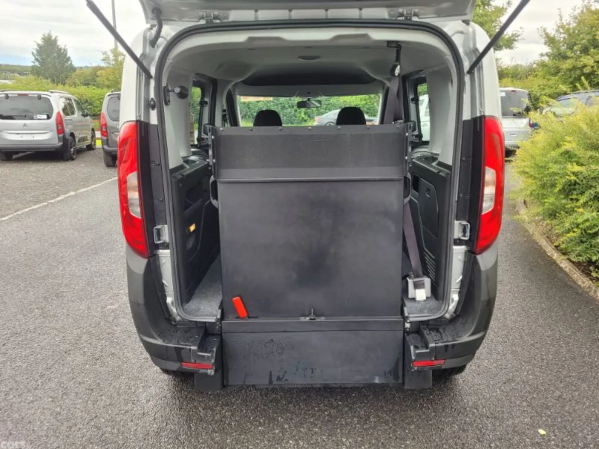 Fiat Doblo MPV, Petrol, 2017, Silver