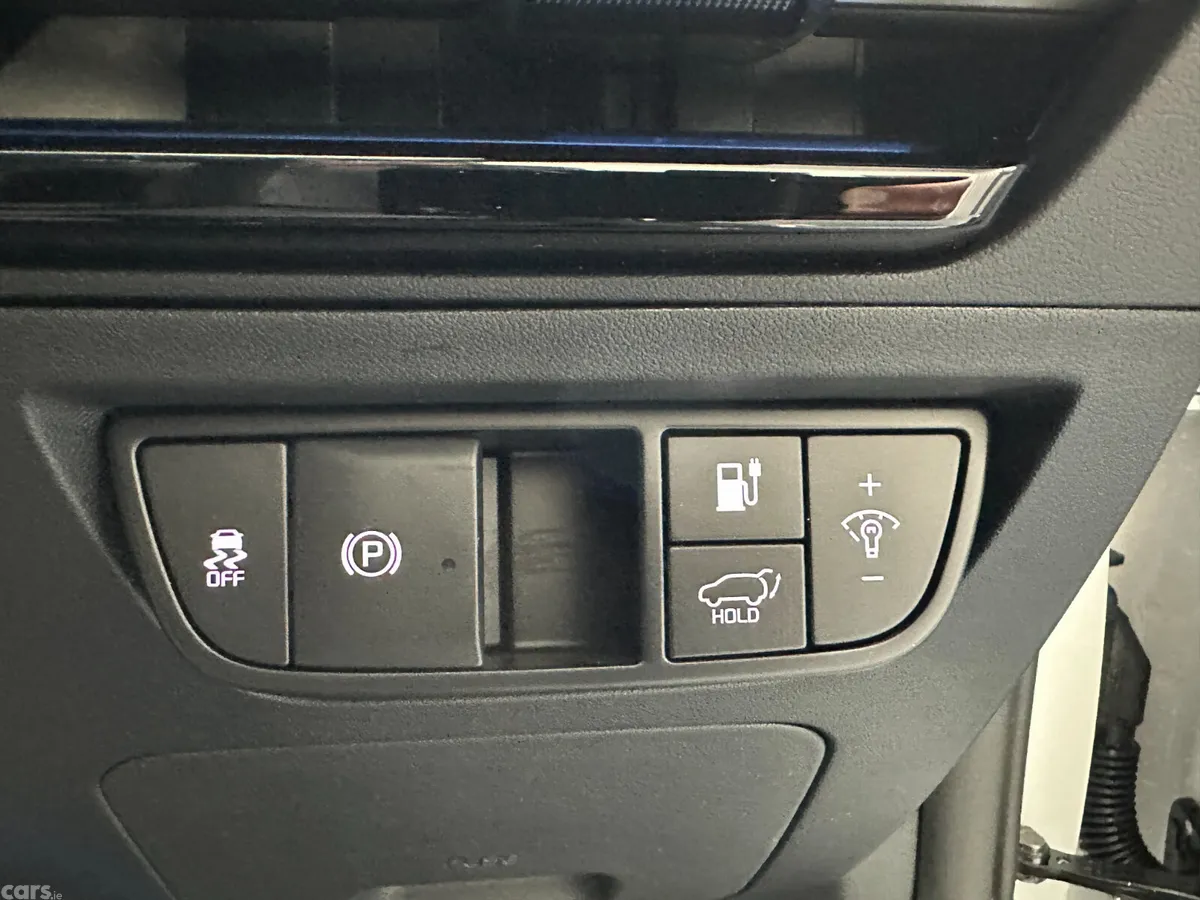 Kia EV6 MPV, Electric, 2026, White